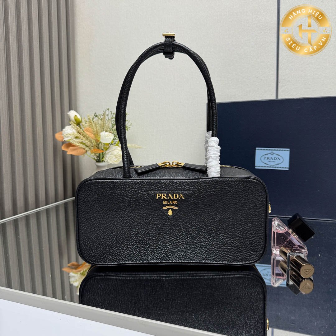 Classic black Prada leather handbag GH557