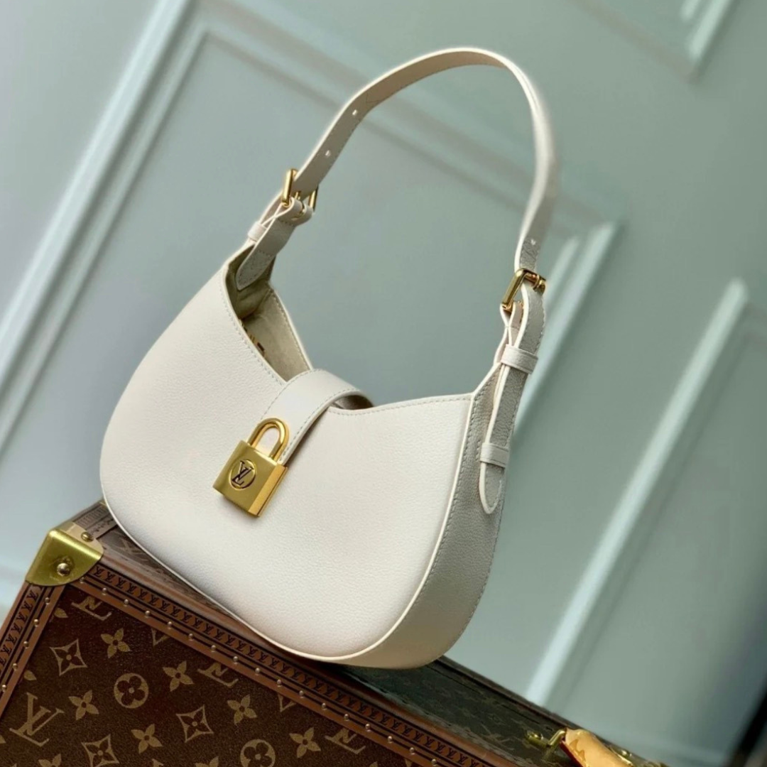 Louis Vuitton LV Lowkey Lock Pattern Woman’s Fake Handbags 26x18x7cm
