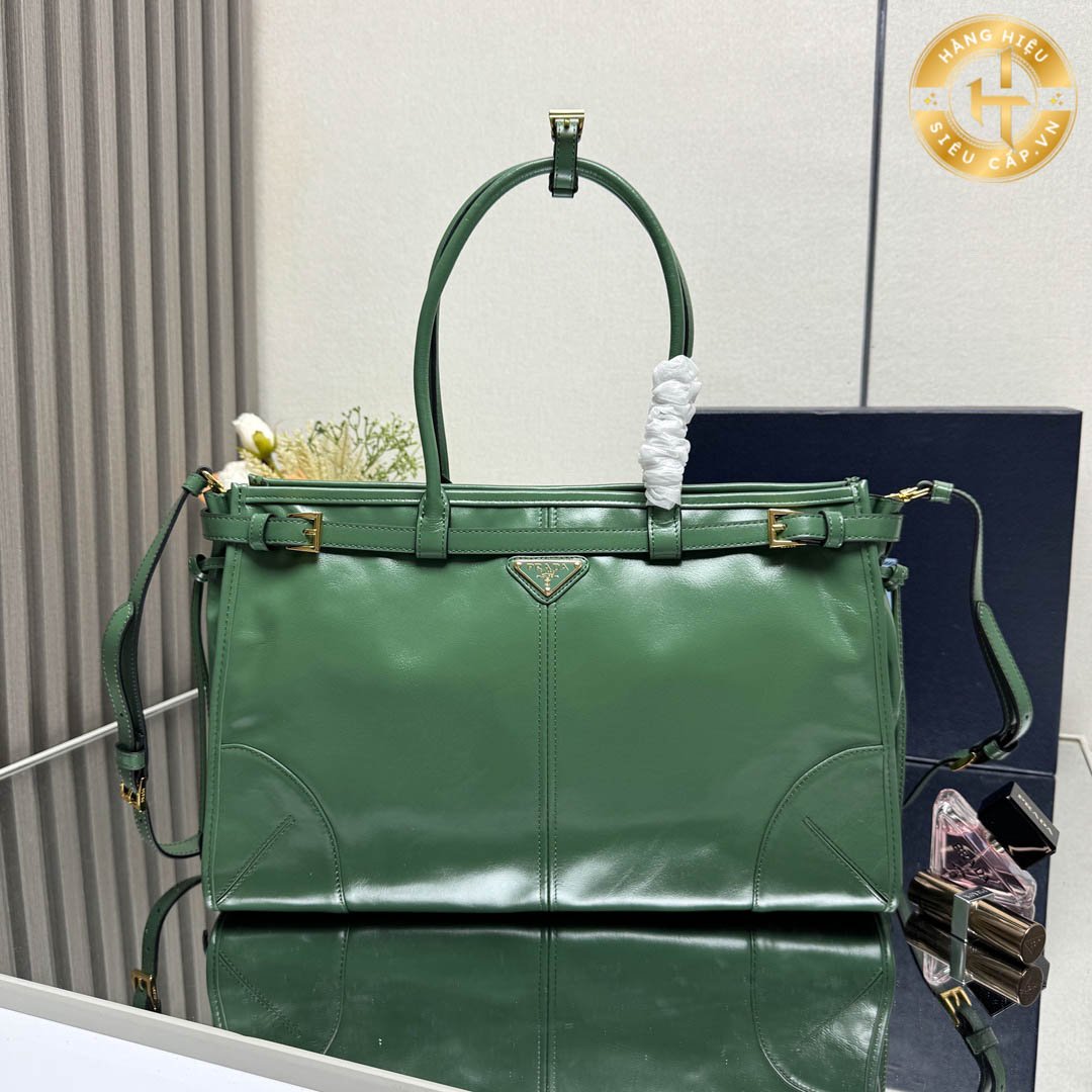 Prada leather handbag in blue patent leather AJ114